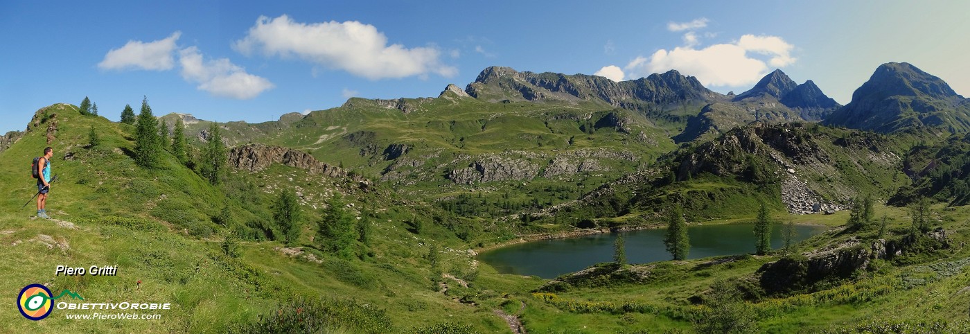 12 Dal Rif. Calvi vista sul Lago Rotondo (1972 m) e verso  (da sx) Aga-Rondenino-Diavolo-Grabiasca).jpg